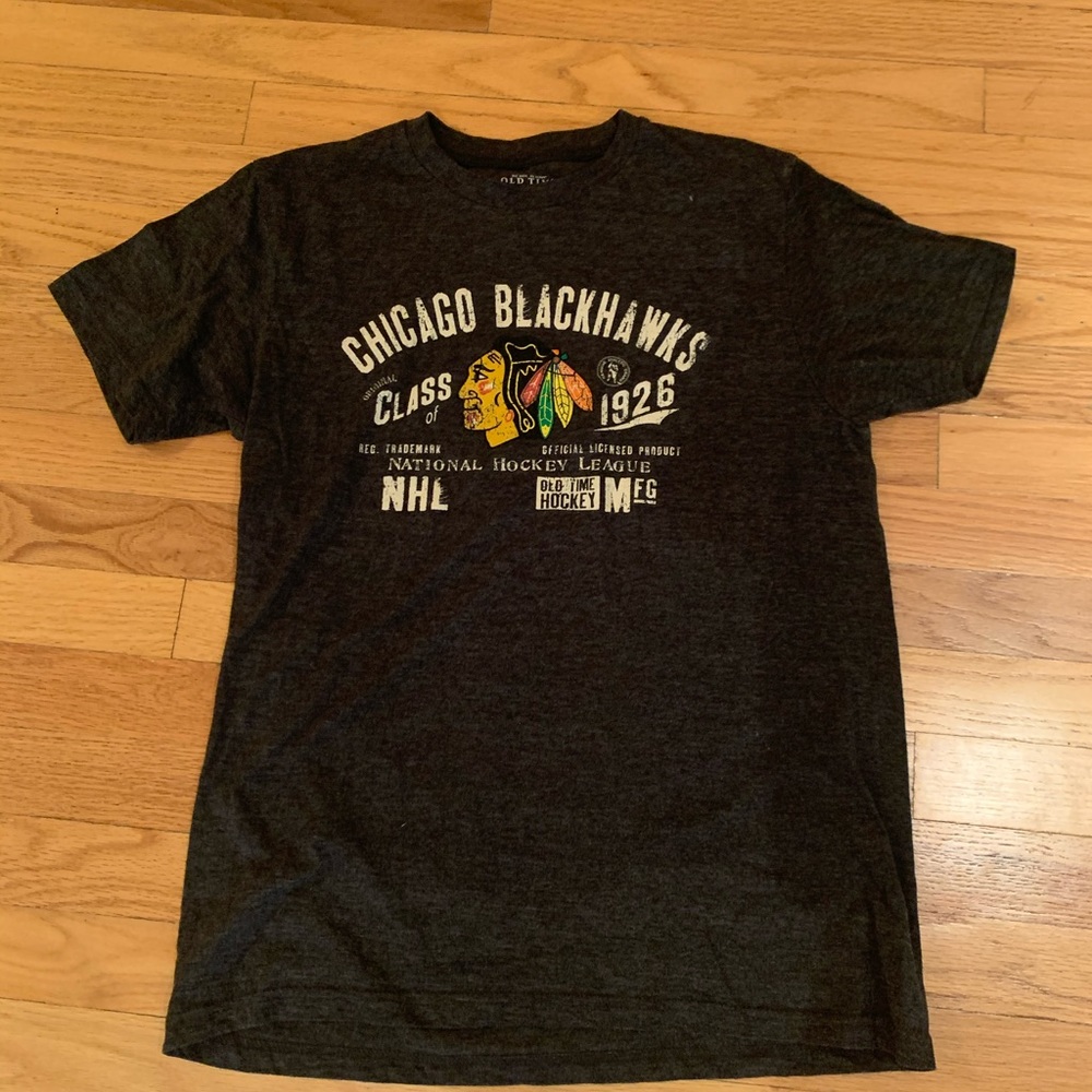 Men’s Medium Black Hawks Graphic T- Shirt